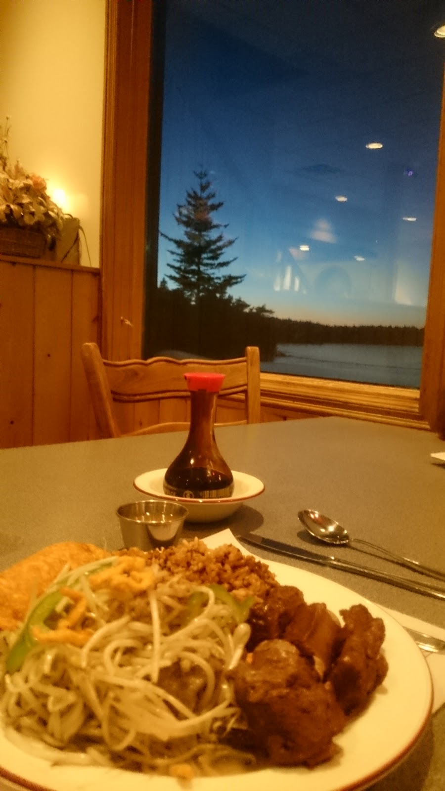 East West Restaurant | 693 Main St, Dartmouth, NS B2W 3T6, Canada | Phone: (902) 462-8738