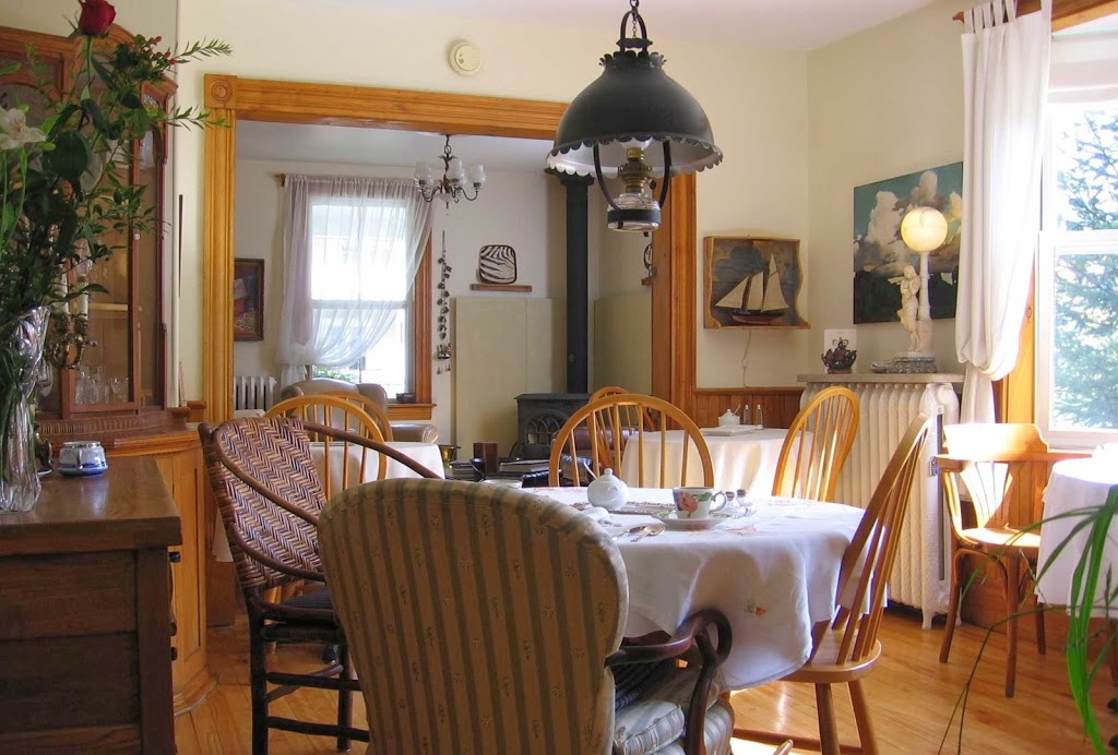 Maison Campbell | 68 Rue Bellevue, Magog, QC J1X 3H2, Canada | Phone: (819) 843-9000