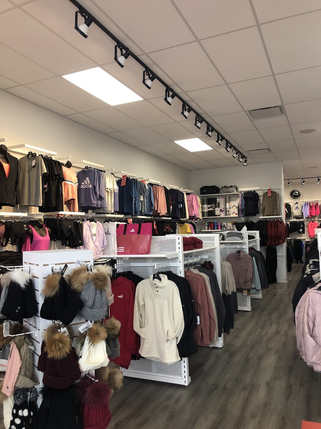 Chaussures Pop | 625 1re Rue Poiré, La Pocatière, QC G0R 1Z0, Canada | Phone: (418) 856-1366
