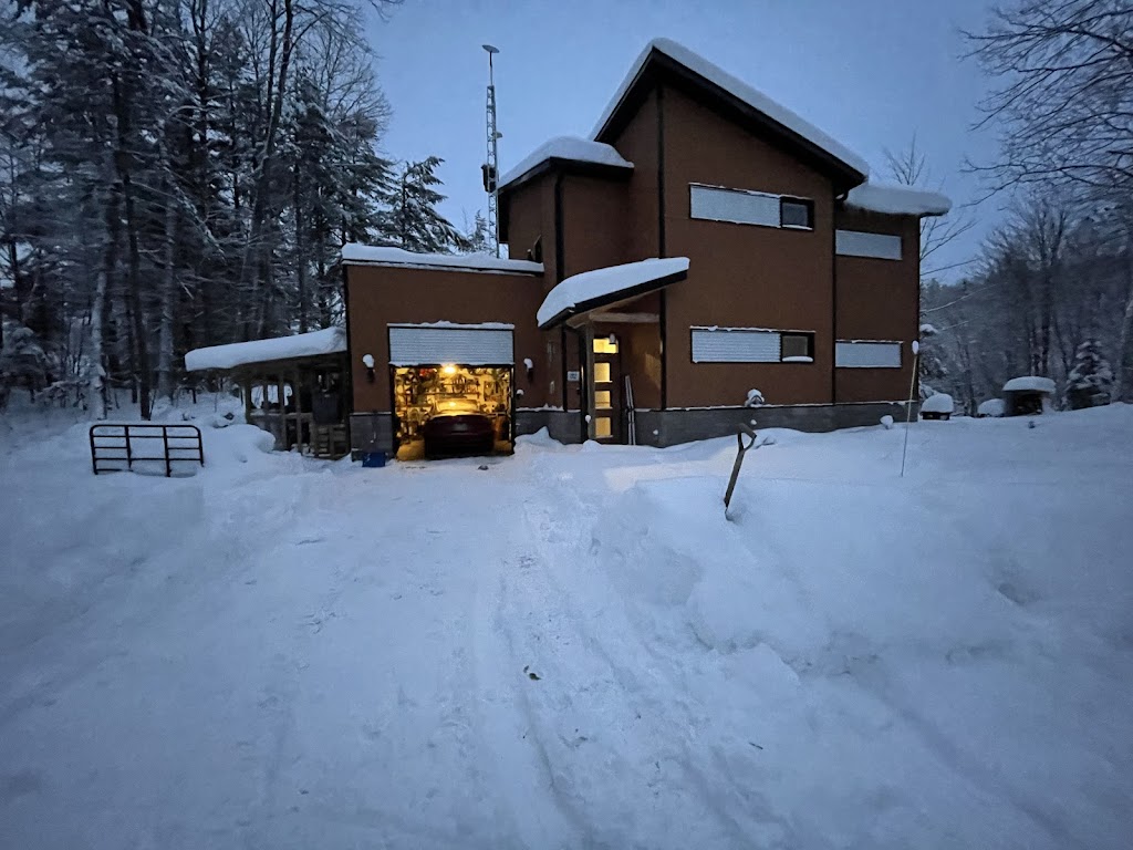 L’étoile et le lac | 32 Ch. Émile-Quesnel, Papineau, QC J0T 1K0, Canada | Phone: (819) 772-1762