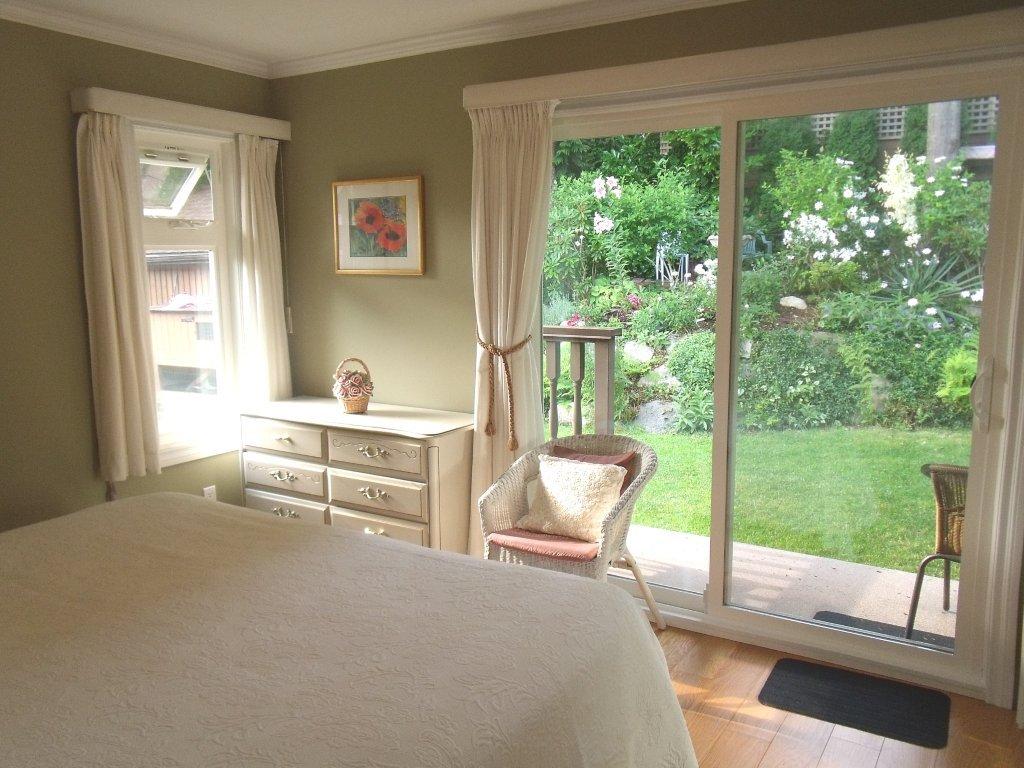 Mountain Bed & Breakfast | 258 Balmoral Rd E, North Vancouver, BC V7N 1R5, Canada | Phone: (604) 987-2725
