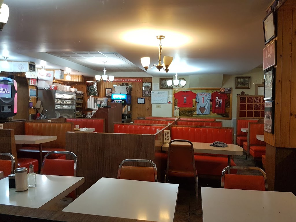 Louis Pizza | 181 McArthur Ave, Vanier, ON K1L 6P9, Canada | Phone: (613) 741-0724