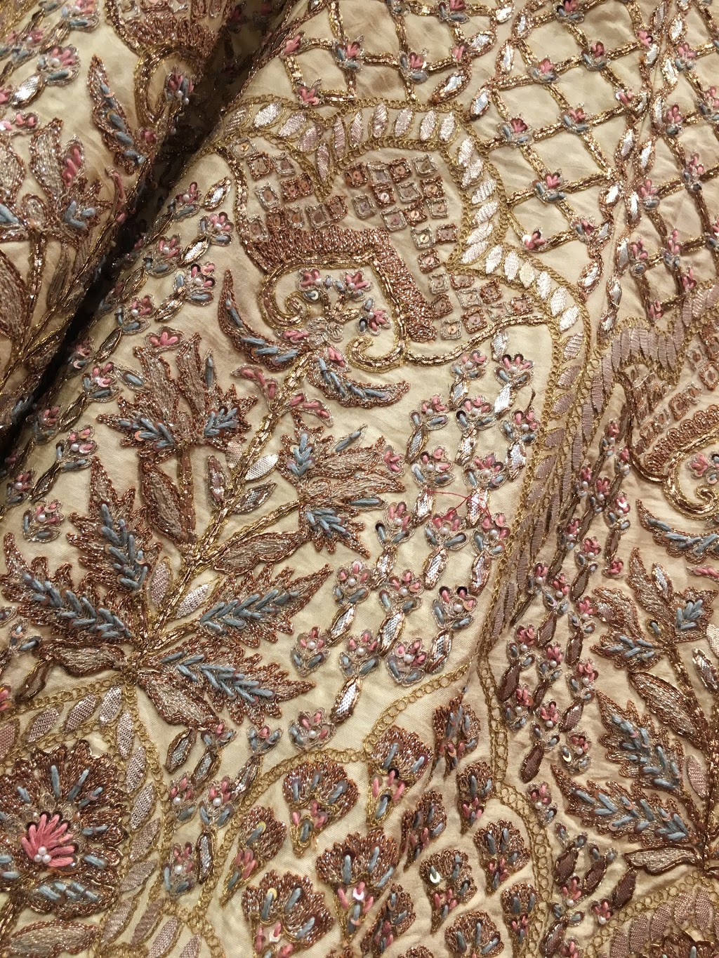 Lavish Bridal Couture | 5700 Falsbridge Drive, Calgary, AB T3J 4X5, Canada | Phone: (403) 273-6905