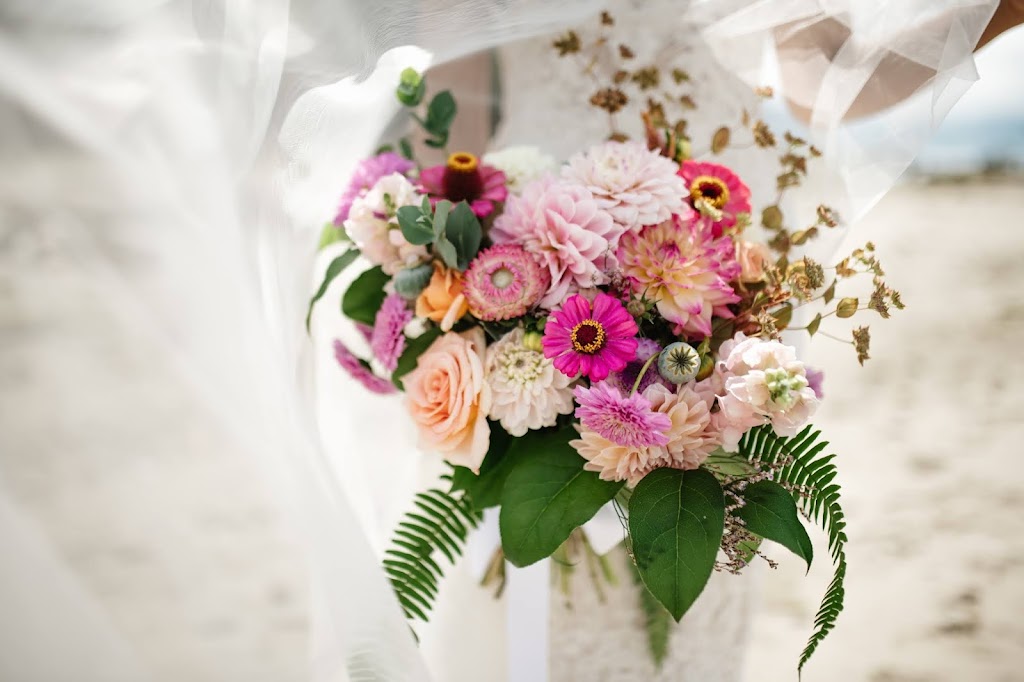 Hazel Bloom Farm and Flowers | 6235 Whitaker Rd, Courtenay, BC V9J 1V6, Canada | Phone: (250) 897-8237