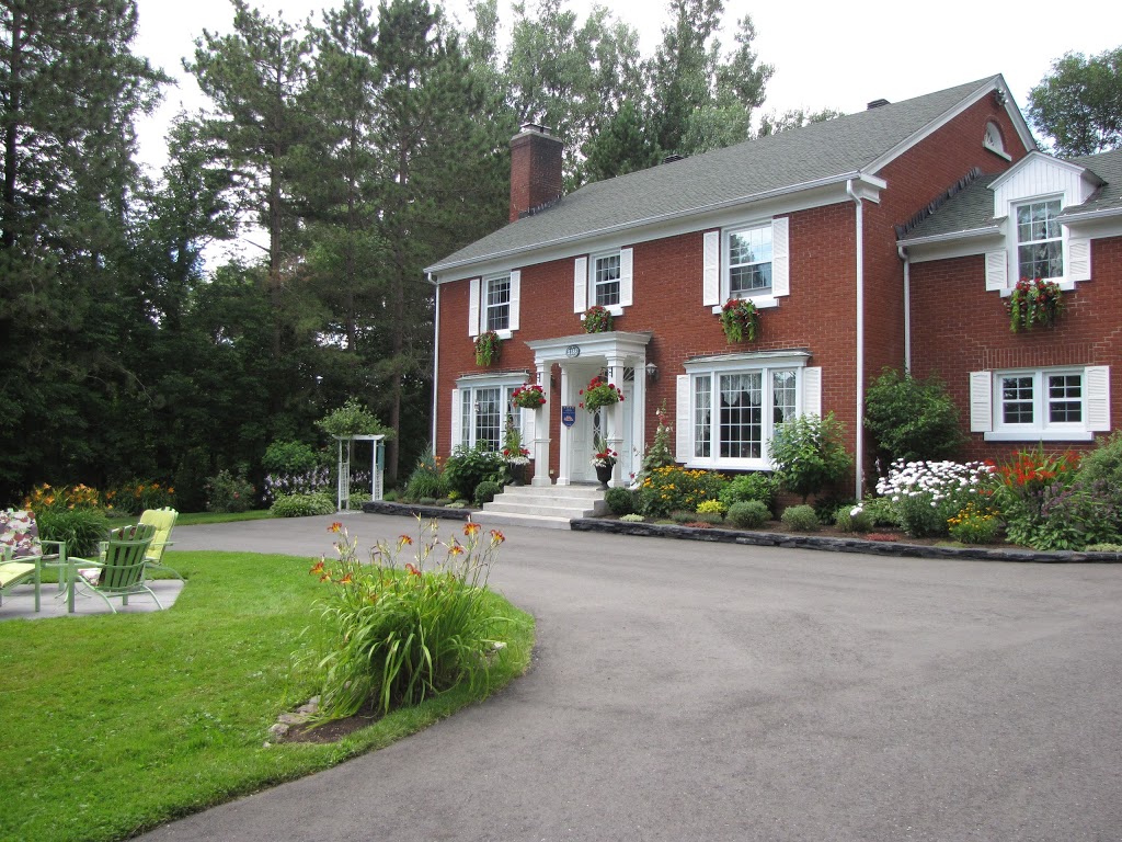 Auberge Les Pignons Verts | 2158 Chemin Nicholas - Austin, Austin, QC J0B 1B0, Canada | Phone: (819) 847-1272