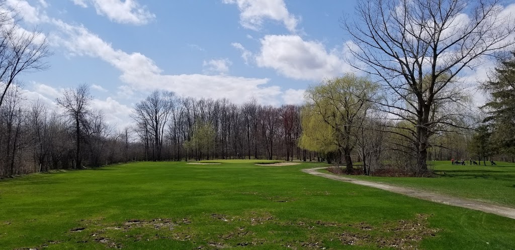 Club de Golf Saint-François | 3000 Boulevard des Mille-Îles, Laval, QC H7J 1G1, Canada | Phone: (450) 666-1062
