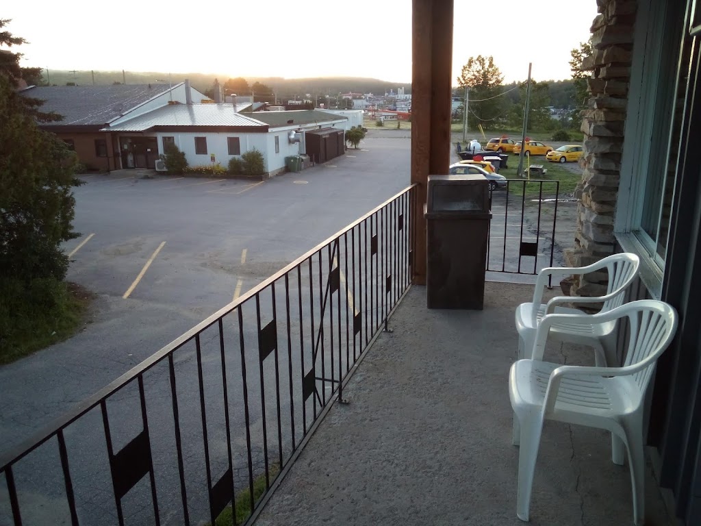 Complexe Dix80 | 1080 Bd Albiny Paquette, Mont-Laurier, QC J9L 1M1, Canada | Phone: (819) 623-2744