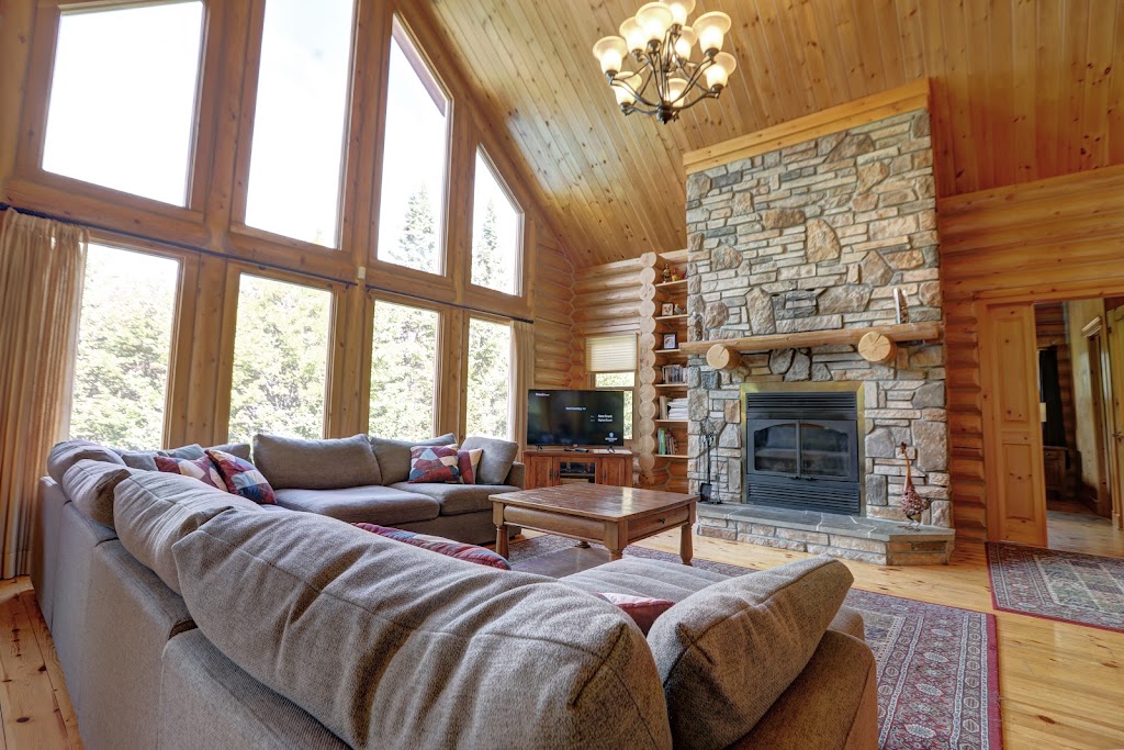 Chalet no. 68 by Fiddler Lake Resort (Cerf-Deer) | 31 Chem. Fiddleridge Resort, Mille-Isles, QC J0R 1A0, Canada | Phone: (800) 721-0371