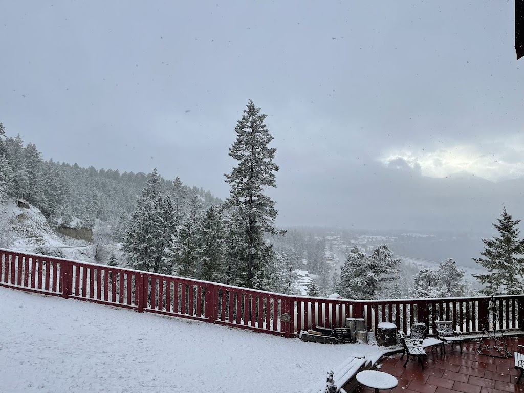 Radium Chalet | 5063 Madsen Rd, Radium Hot Springs, BC V0A 1M0, Canada | Phone: (250) 409-7999