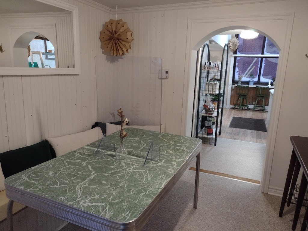 Les Jacasseuses | 1 Rue de la Poste, Beauharnois, QC J6N 2S7, Canada | Phone: (450) 225-2221