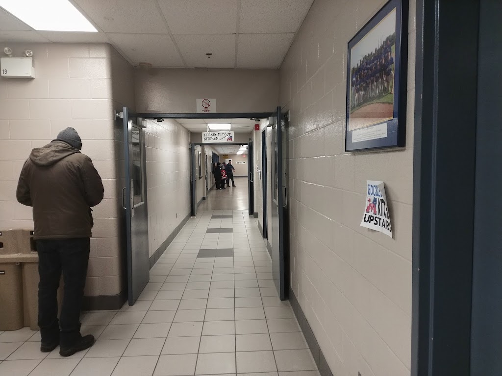 Mooretown Sports Complex | 1166 Emily St, Mooretown, ON N0N 1M0, Canada | Phone: (519) 867-2651
