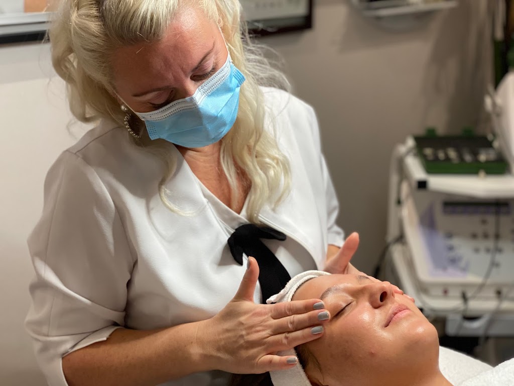 Espace Beauté MM | 452 Rue des Autochtones, Québec, QC G2M 0K3, Canada | Phone: (418) 575-8998