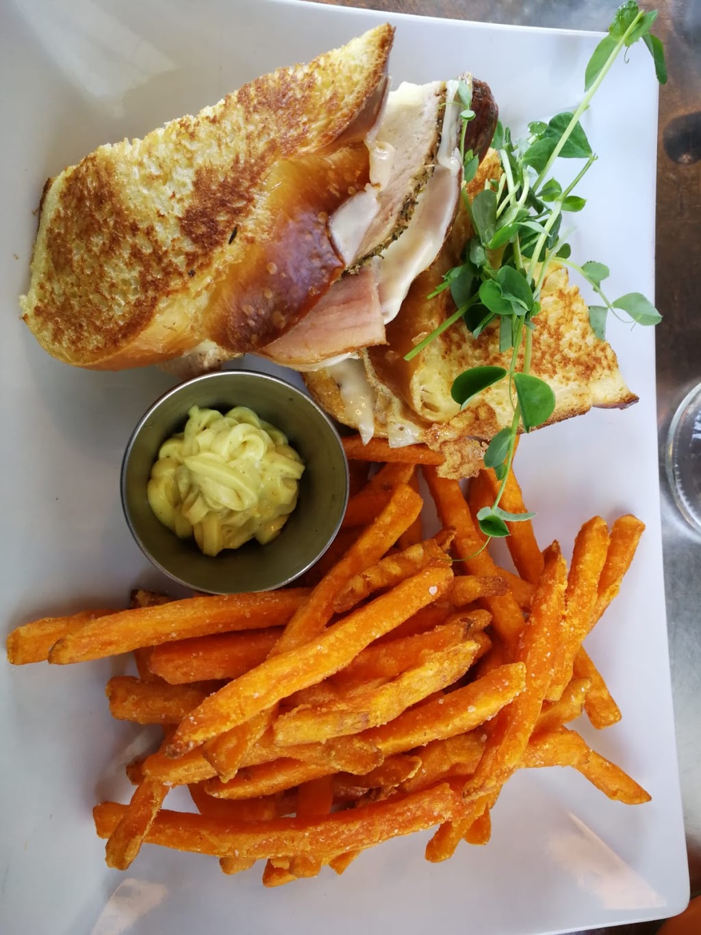 Revalee Brunch Café | 4100 Victoria Ave, Vineland, ON L0R 2C0, Canada | Phone: (905) 562-4101