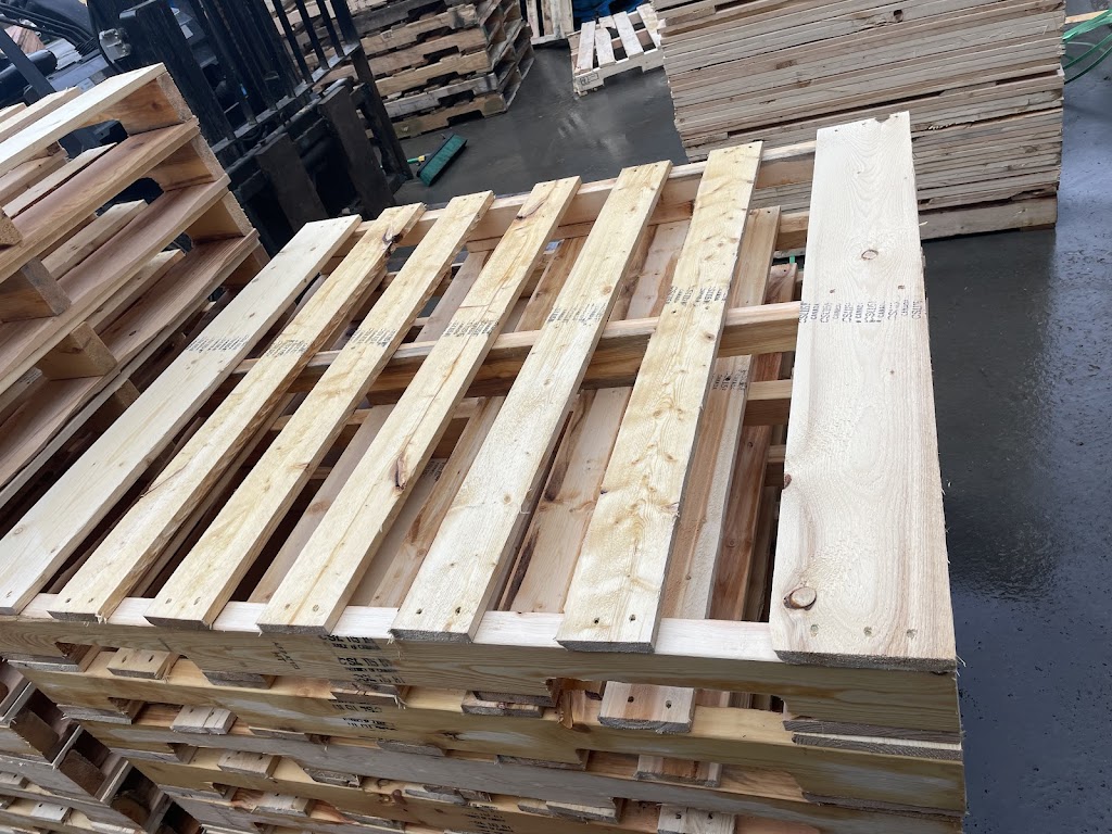 M&M Quality Pallet Ltd | 4425 No. 3 Rd, Chilliwack, BC V2R 5E8, Canada | Phone: (778) 636-3992