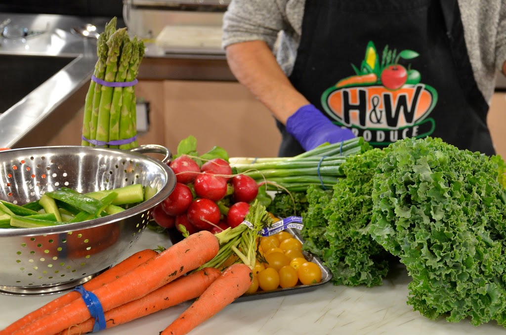 H&W Produce | 6120 Terrace Rd NW, Edmonton, AB T6A 3Z1, Canada | Phone: (780) 485-2018
