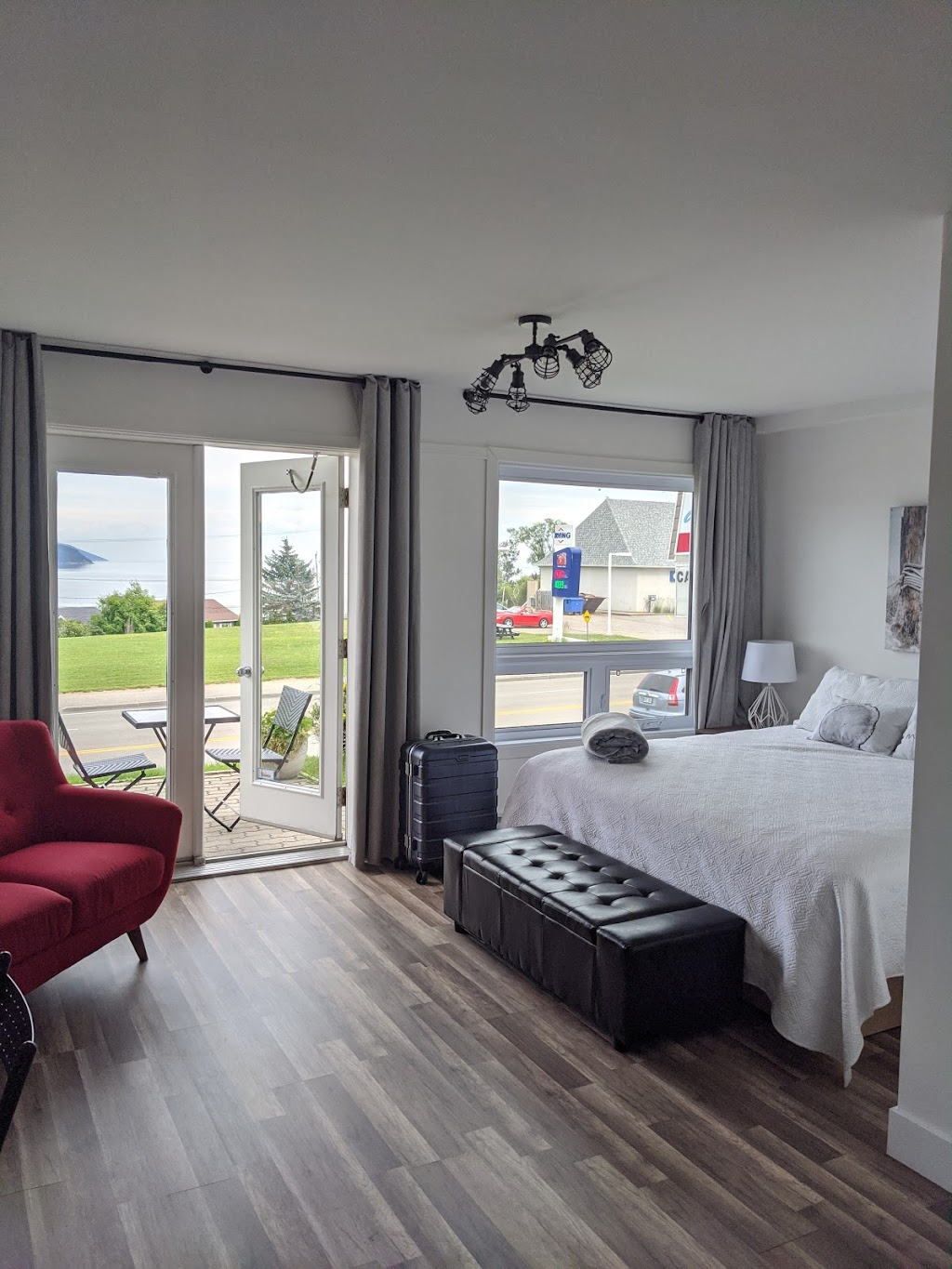 Motel Le Point de Vue | 1099 Chem. du Golf, La Malbaie, QC G5A 2W4, Canada | Phone: (418) 665-7575