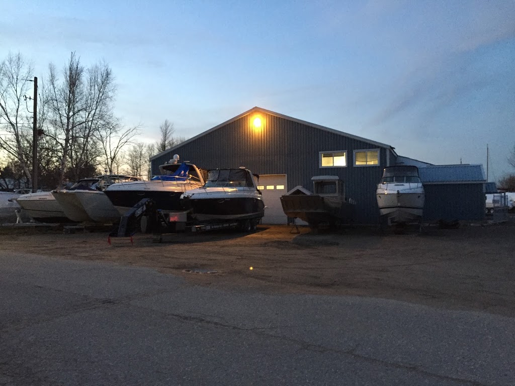 Central Marine Waubaushene | 55 Coldwater Rd, Waubaushene, ON L0K 2C0, Canada | Phone: (705) 526-4251