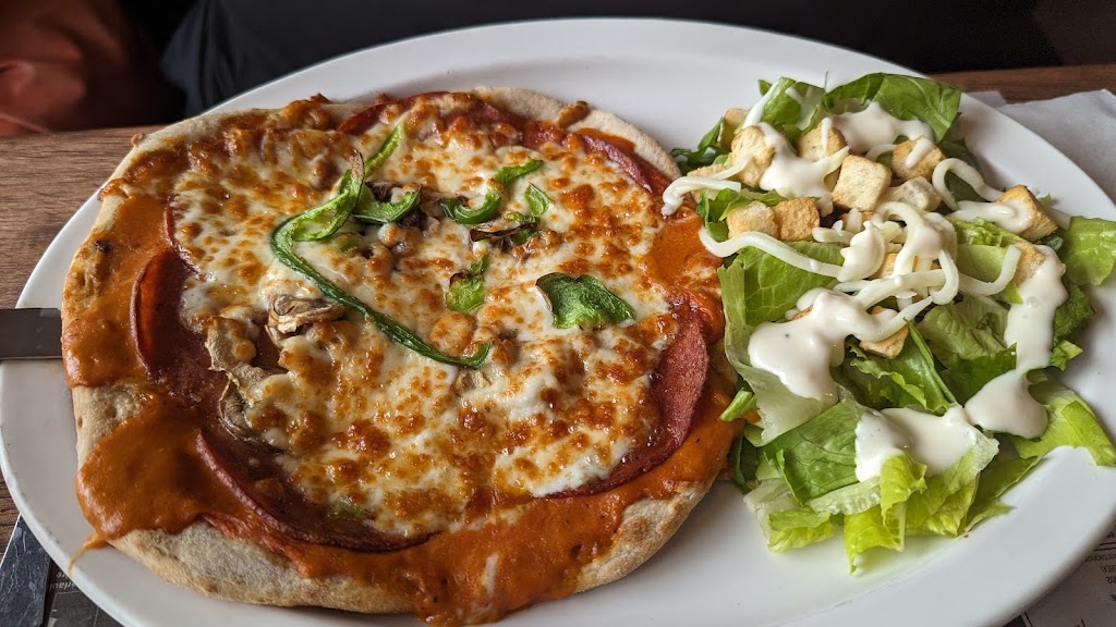 Resto Roberto | 11 Rue Scott E, Alma, QC G8B 1B6, Canada | Phone: (418) 662-2191
