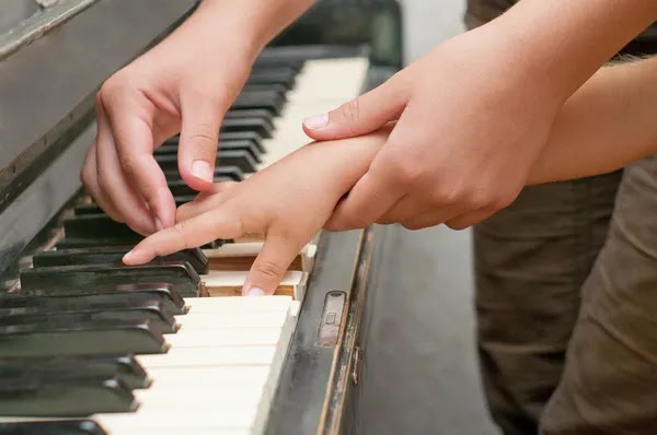Aspen Woods Piano Studio | 1544 93 St SW, Calgary, AB T3H 0G5, Canada | Phone: (403) 889-5856
