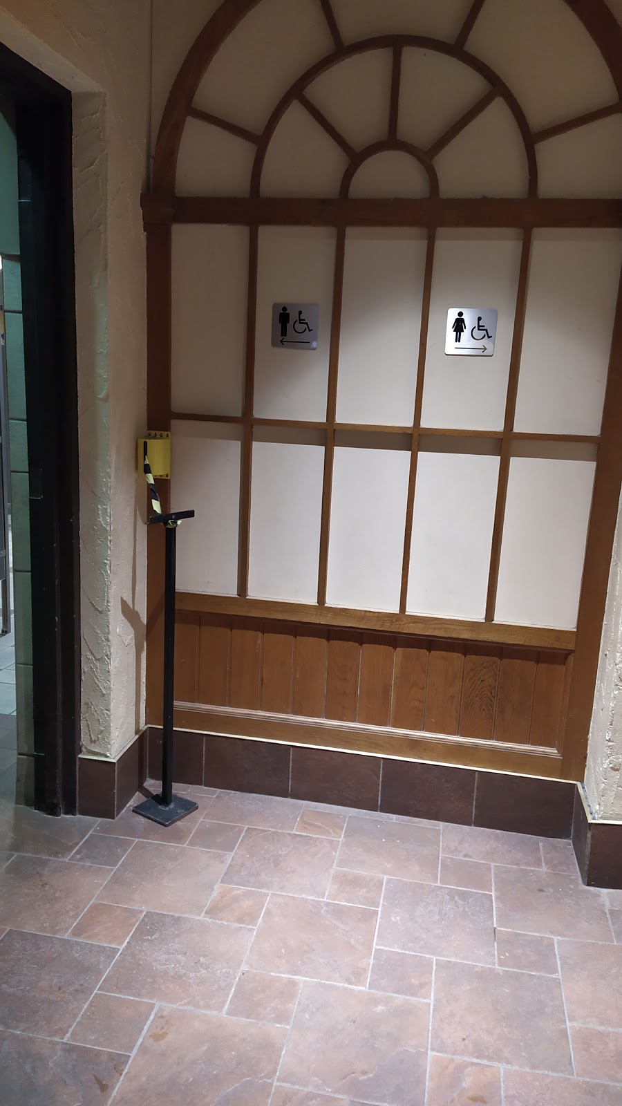 Public washroom | Queen Victoria Place, 6345 Niagara Pkwy, Niagara Falls, ON L2E 6S6, Canada | Phone: (289) 501-7357