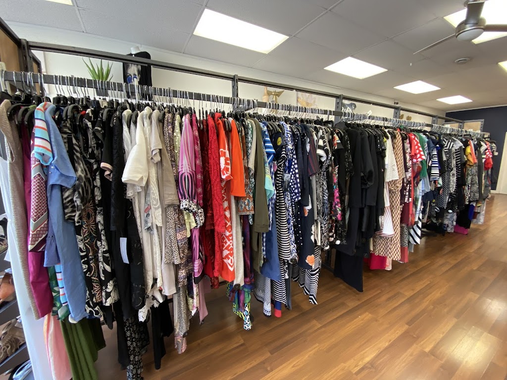 Rhodas Elegance Again | 49 Elizabeth St, Okotoks, AB T1S 1C2, Canada | Phone: (403) 995-3637