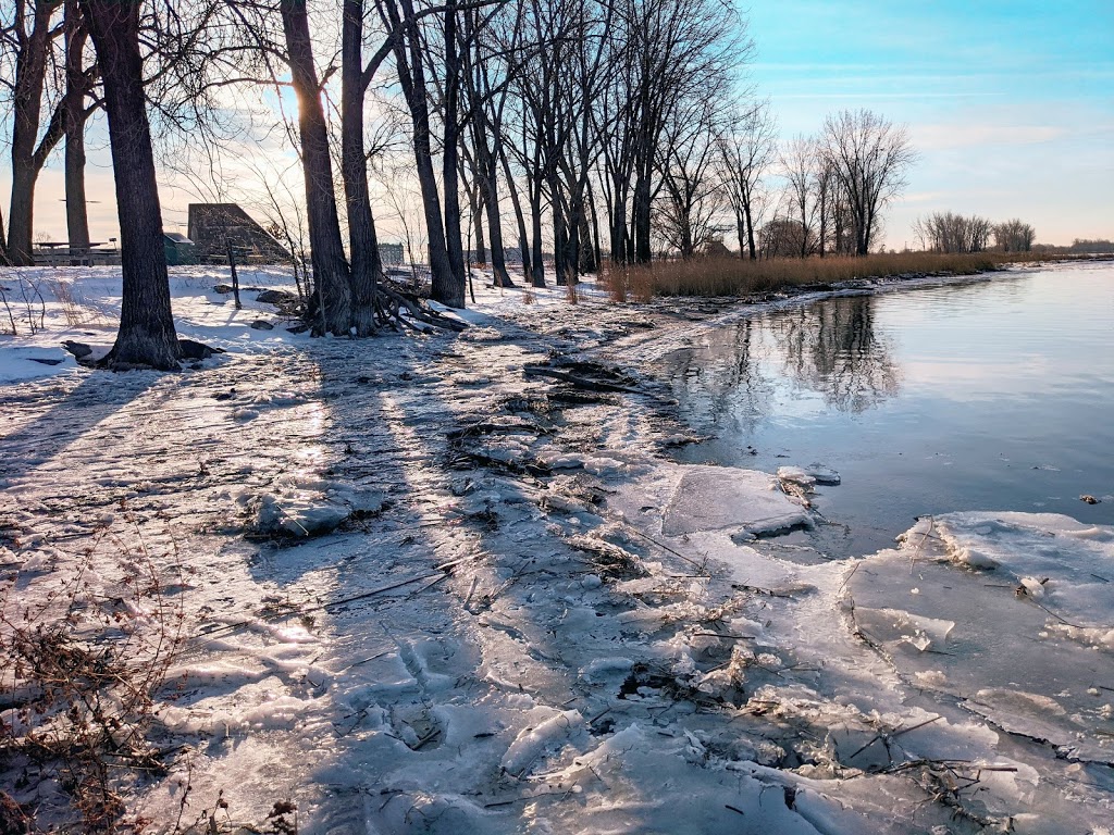 Quai du Parc de la Commune | 10 Rue Sainte-Thérèse, Varennes, QC J3X 1R8, Canada | Phone: (450) 652-9888