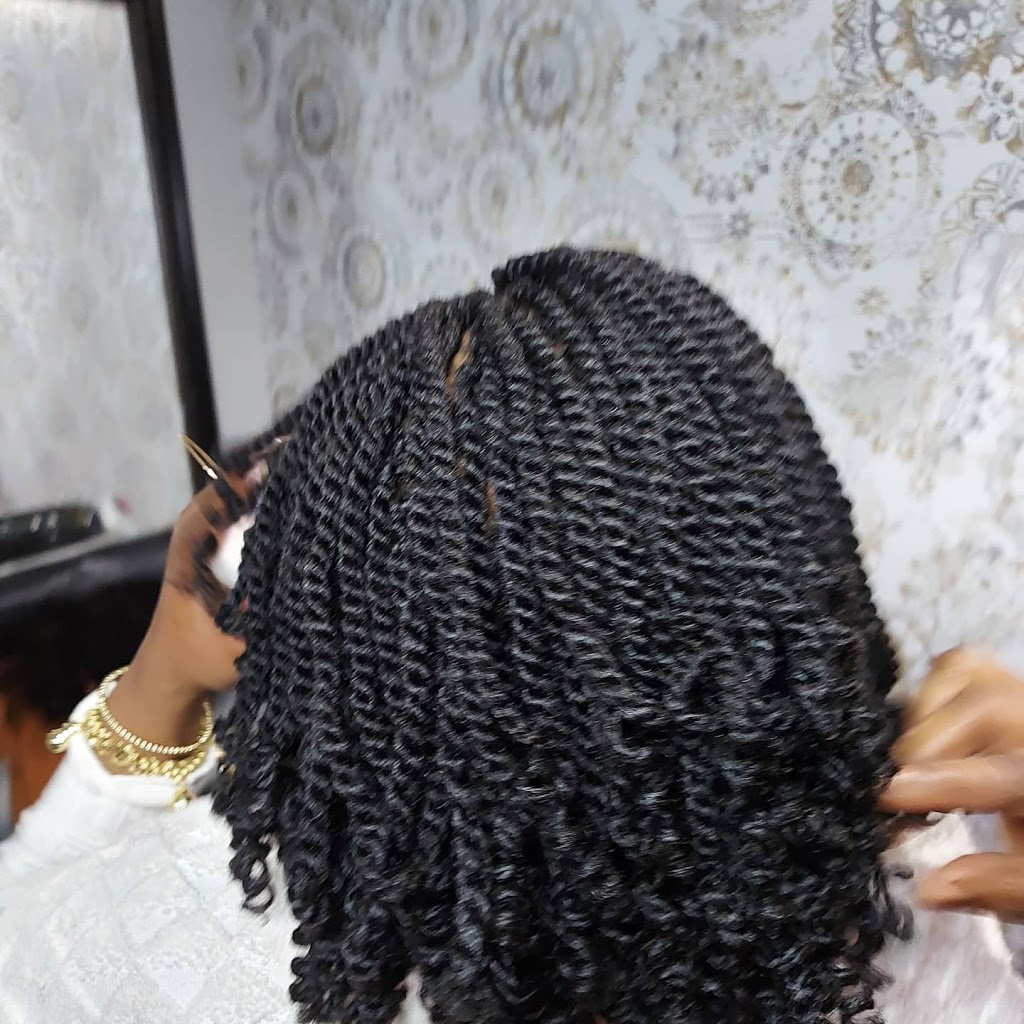 Lodav Braids n Beauty Palace | 158 Kozlov St, Barrie, ON L4N 7H5, Canada | Phone: (647) 807-4960