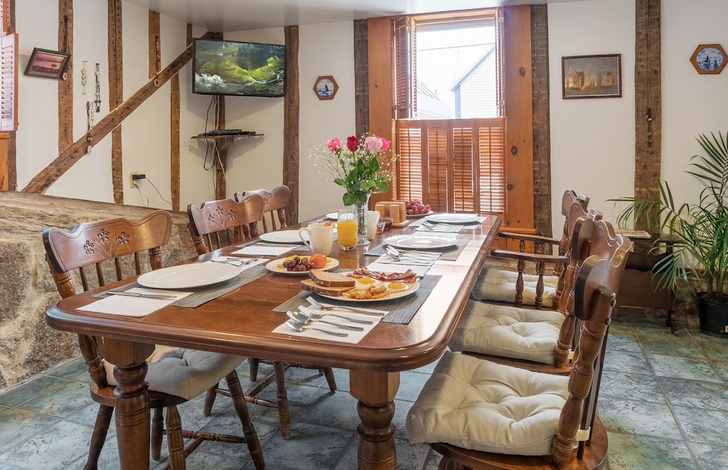 Sail Inn B&B | 99 Montague St, Lunenburg, NS B0J 2C0, Canada | Phone: (902) 634-3537