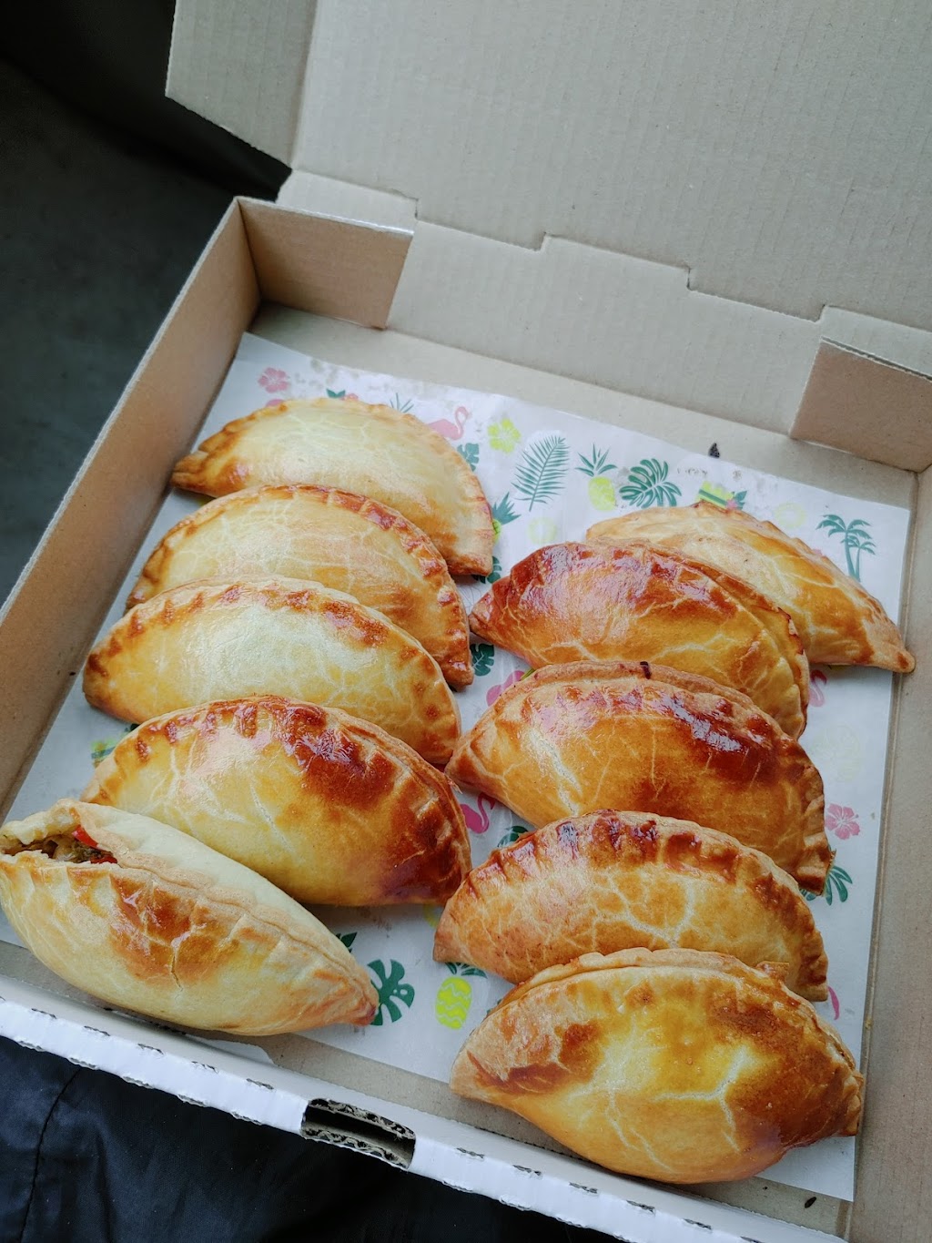 Empanada Gal | 800 20th St, New Westminster, BC V3M 4W6, Canada | Phone: (778) 322-7835