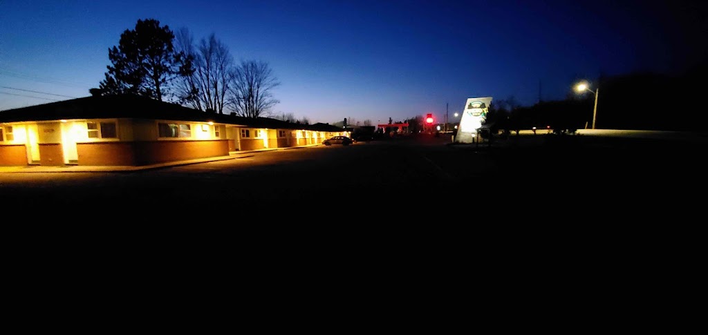 Pinewood Inn | 378 John St, Barrys Bay, ON K0J 1B0, Canada | Phone: (613) 756-1333