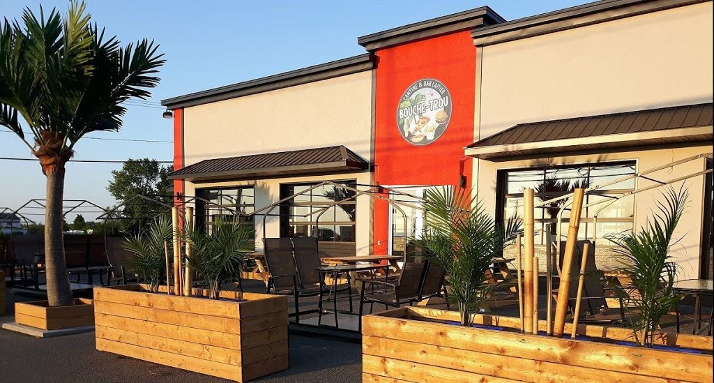 Cantine & Pizzéria Le Bouche-Trou | 11 Route 137 SUD, Sainte-Cécile-de-Milton, QC J0E 2C0, Canada | Phone: (450) 956-9595