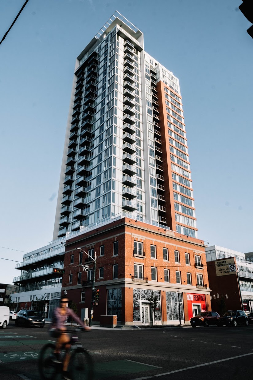 Browns Crafthouse 124th St. | 10141 124 St, Edmonton, AB T5N 1P5, Canada | Phone: (780) 761-1240