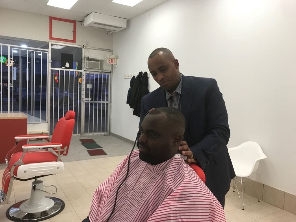 Barber Shop Cinq Sur Cinq | 69 Montréal Rd, Vanier, ON K1L 6E8, Canada | Phone: (613) 746-4004