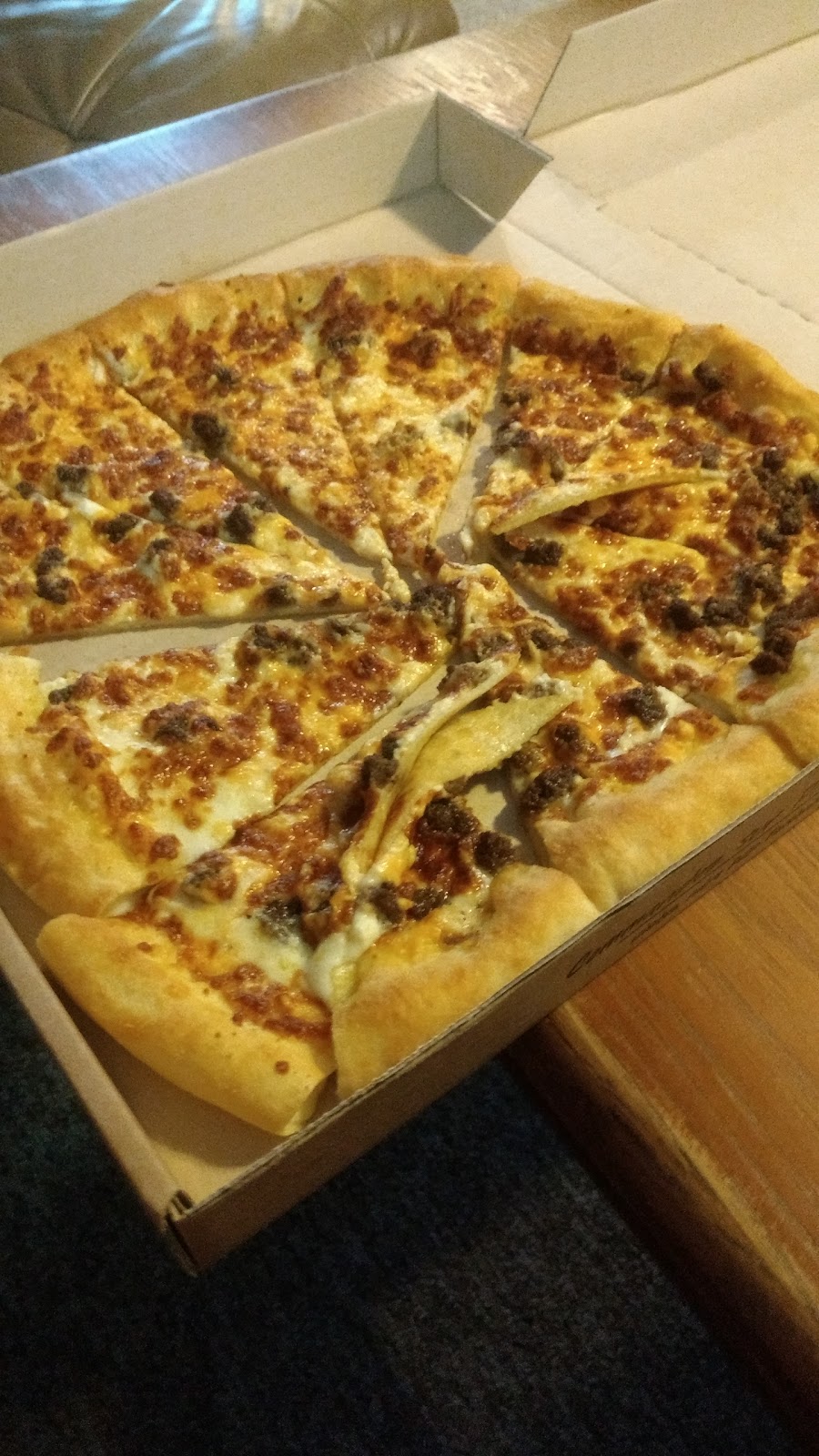 Pizza Hut | 7103 W Saanich Rd #2, Brentwood Bay, BC V8M 1R1, Canada | Phone: (250) 652-8414