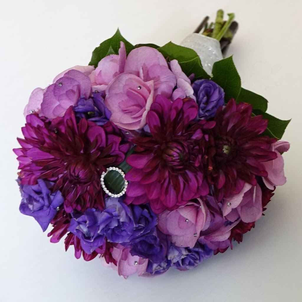 Signature Floral Gallery | 85 Devonshire Dr, Winnipeg, MB R2C 4G9, Canada | Phone: (204) 982-7298