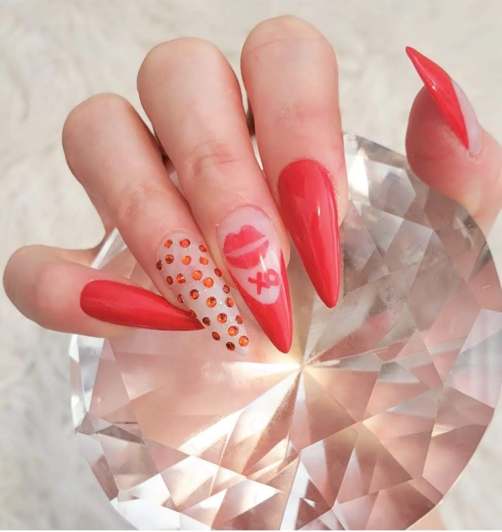 DeeLuxe Beauty Bar | 13847 79 Ave, Surrey, BC V3W 2Z1, Canada | Phone: (604) 355-0968