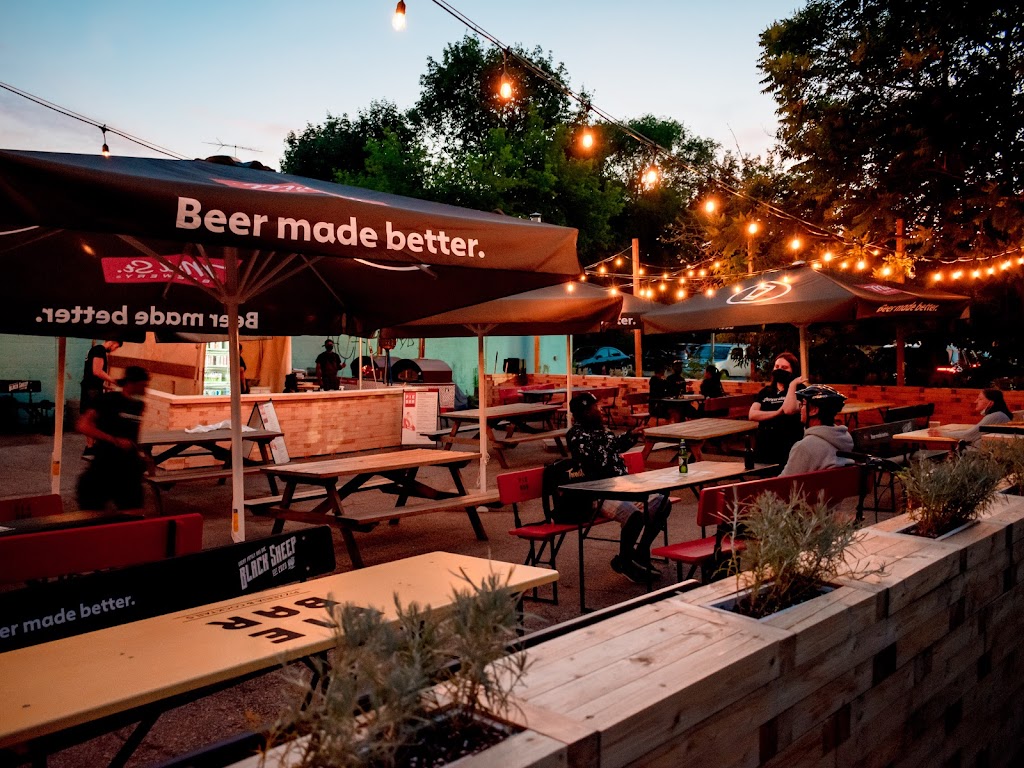 Murphys Law Pub And Kitchen | 1702 Queen St E, Toronto, ON M4L 1G6, Canada | Phone: (416) 690-5516