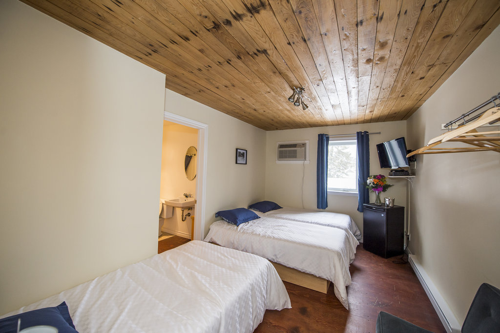 Auberge Petite-Nation | 35 Rue Principale, Saint-André-Avellin, QC J0V 1W0, Canada | Phone: (819) 516-3336