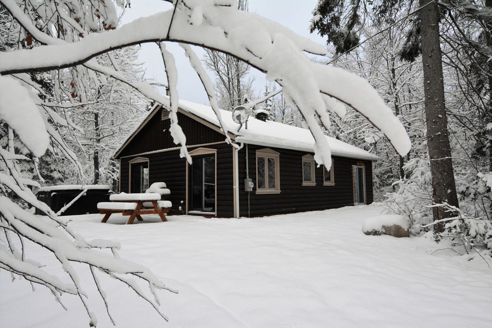 Chalet Spa Lescapade | 2208-E, QC-125, Notre-Dame-de-la-Merci, QC J0T 2A0, Canada | Phone: (877) 560-8060