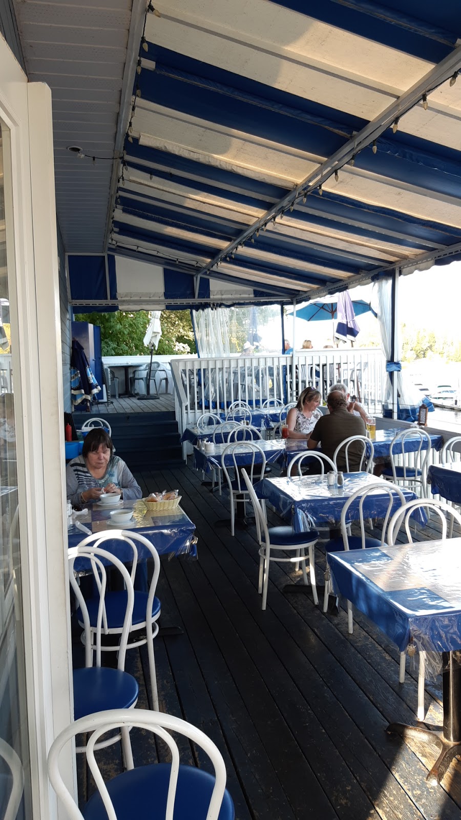 Restaurant Le Giroubelle | 541 Rue de Frontenac, Berthierville, QC J0K 1A0, Canada | Phone: (450) 836-6444