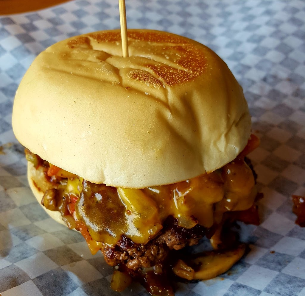Burger Delight | 100 Mearns Ave #1, Bowmanville, ON L1C 5M3, Canada | Phone: (905) 623-6644