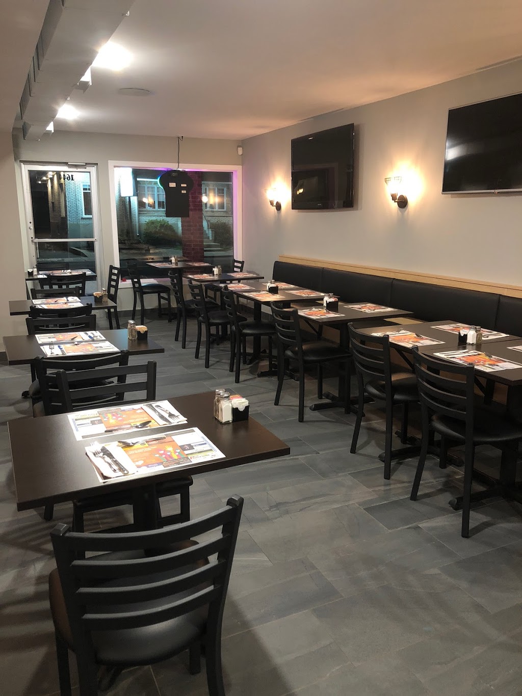 Restaurant Ste-Julie | 1646 Rue Principale, Sainte-Julie, QC J3E 1W7, Canada | Phone: (450) 649-0505