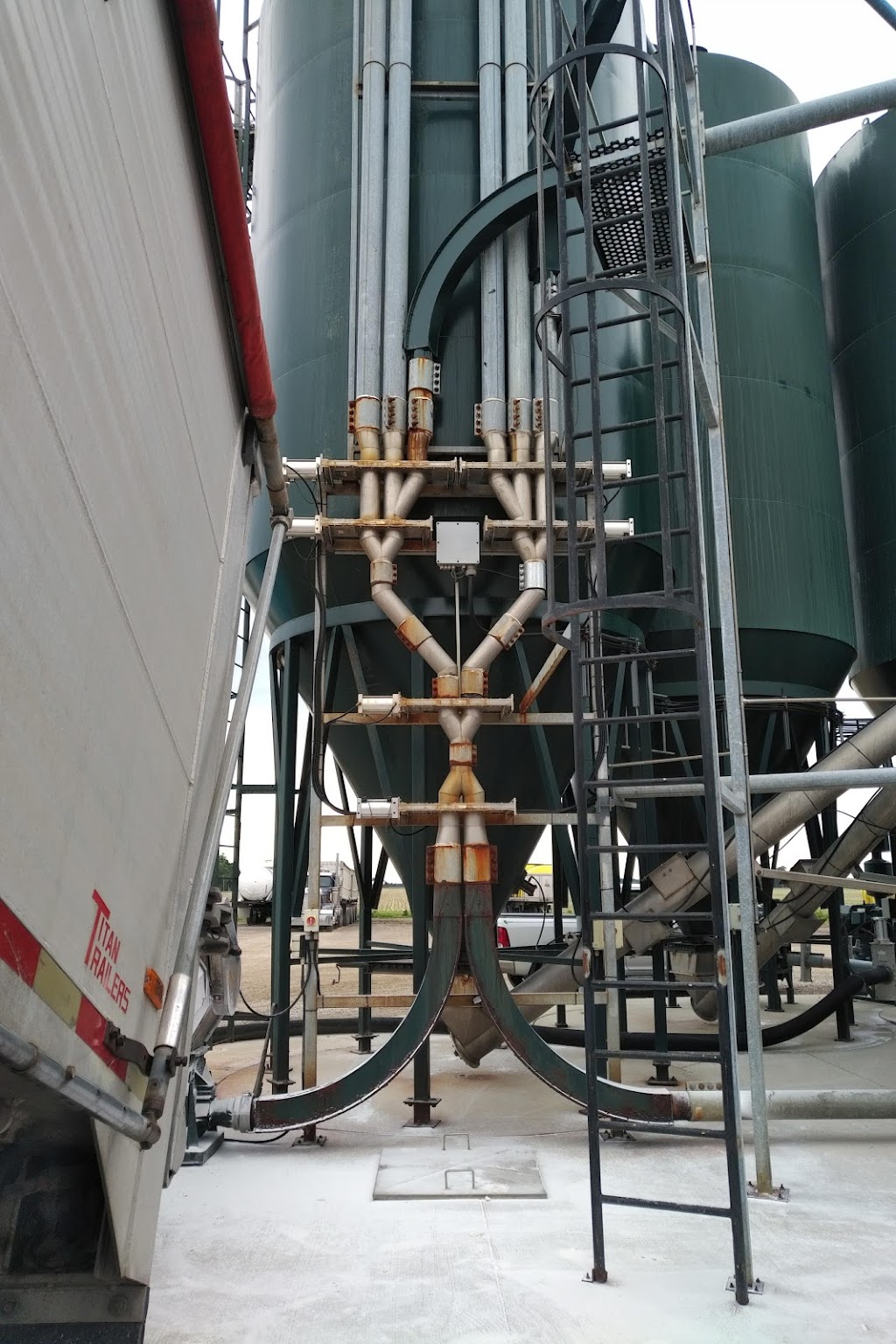CanGrow Crop Solutions Inc | 3971 Old Walnut Rd, Alvinston, ON N0N 1A0, Canada | Phone: (519) 847-5748