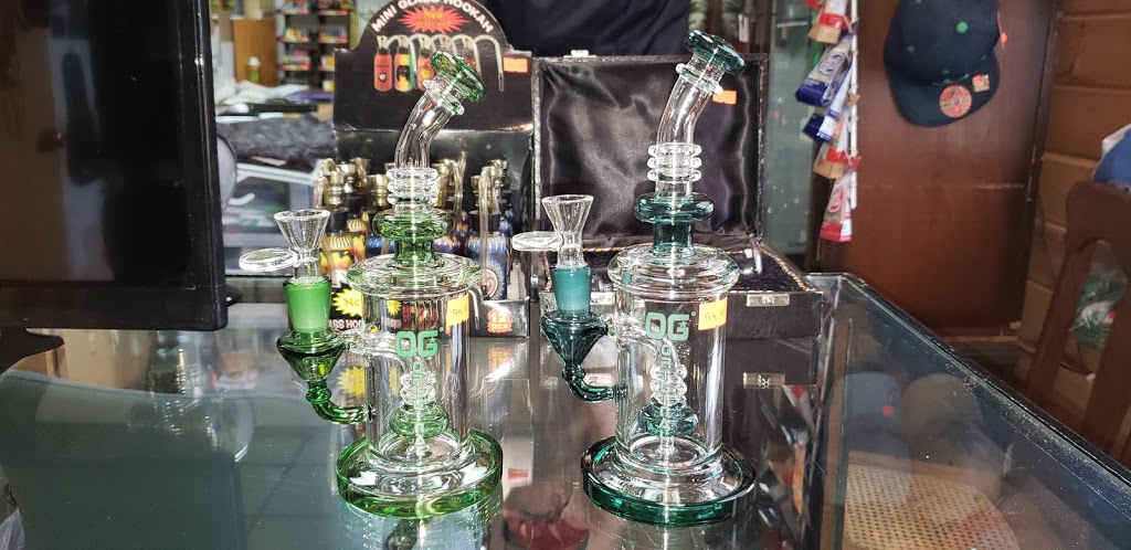 Crescent Vape Shop/ Crescent trading post | 102 Victoria St E, Amherst, NS B4H 1X8, Canada | Phone: (902) 661-2209