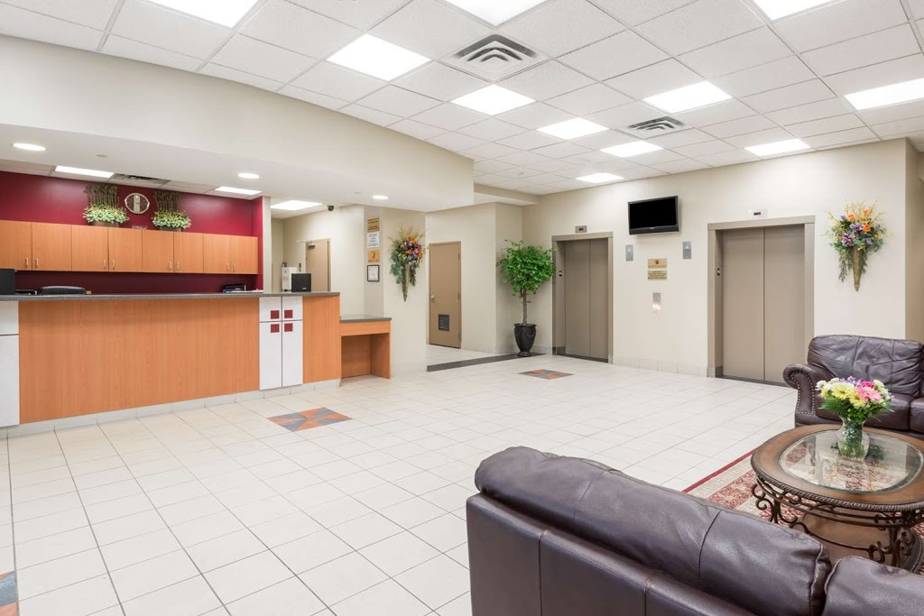 Super 8 by Wyndham Mississauga | 6625 Kennedy Rd, Mississauga, ON L5T 2W4, Canada | Phone: (905) 581-0043