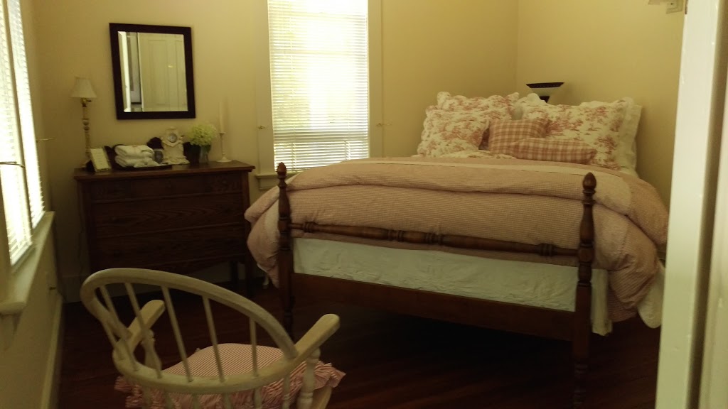 Tyn-y-Coed Bed & Breakfast | 1890 20 Ave NE, Salmon Arm, BC V1E 2G3, Canada | Phone: (250) 833-1890