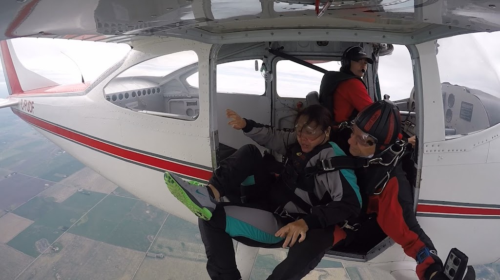 Skydive Extreme Calgary | Section 16, Township 28, Range 25, Meridian W4, Beiseker, AB T0M 0G0, Canada | Phone: (825) 994-7392
