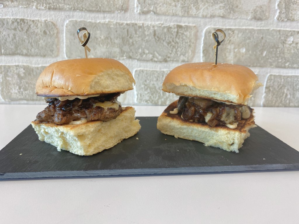 Famous Fried Chicken & Burgers | Dixie Land Plaza, 1801 Lawrence Ave E #5, Scarborough, ON M1R 2X9, Canada | Phone: (416) 901-2778