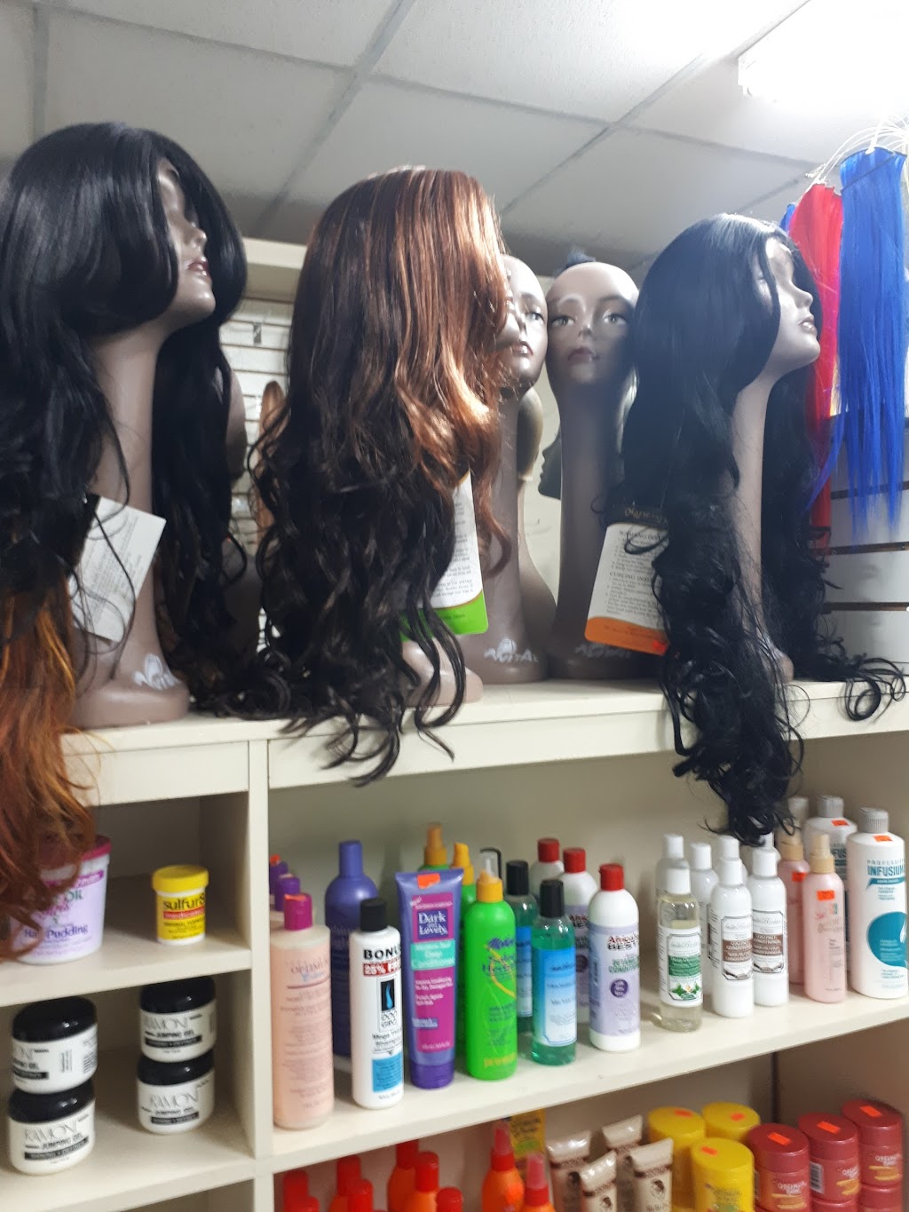 Looks Beauty Salon & Supplies The | 463 Dundas St, London, ON N6B 1W3, Canada | Phone: (519) 439-8300