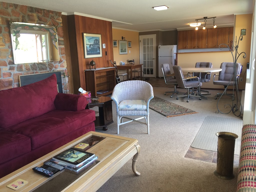 Royston Seaview Suite | 3840 Ross Ave, Royston, BC V0R 2V0, Canada | Phone: (250) 871-1966